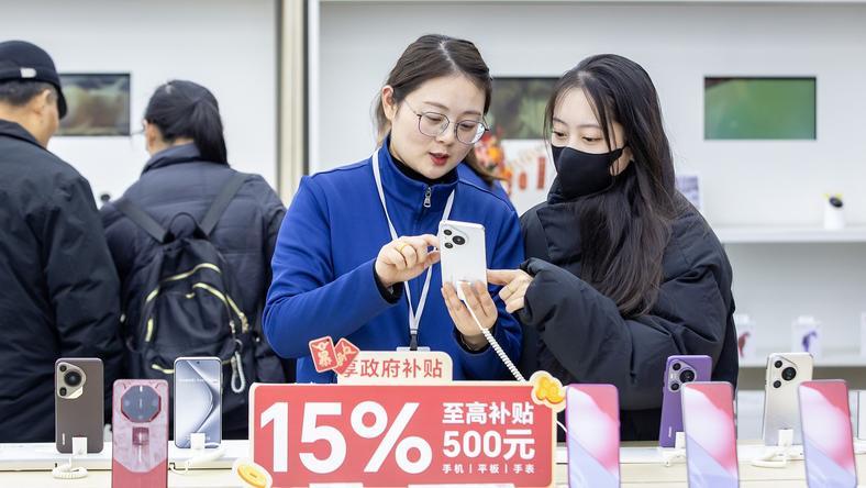 “手机国补”遇春节:4天、近800万人、1000万件